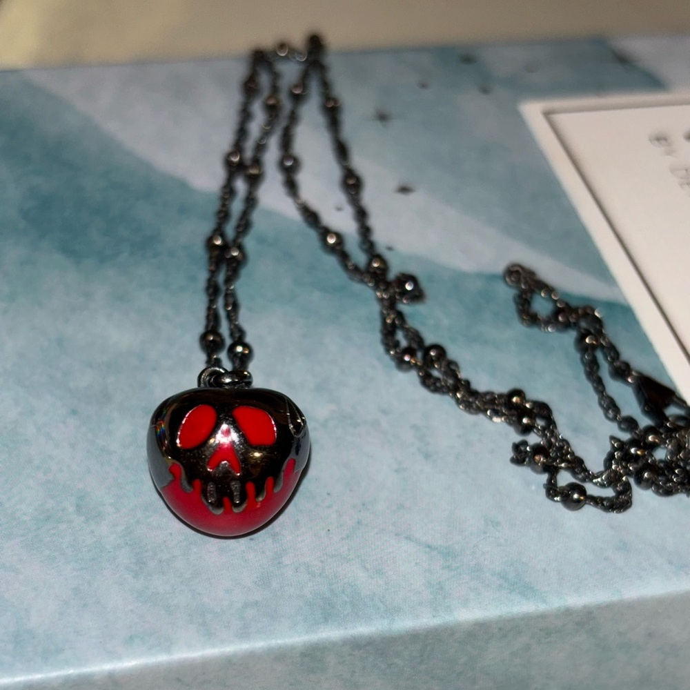 RockLove Disney Snow White Red Dripping Skull Pendant Sterling Silver Necklace